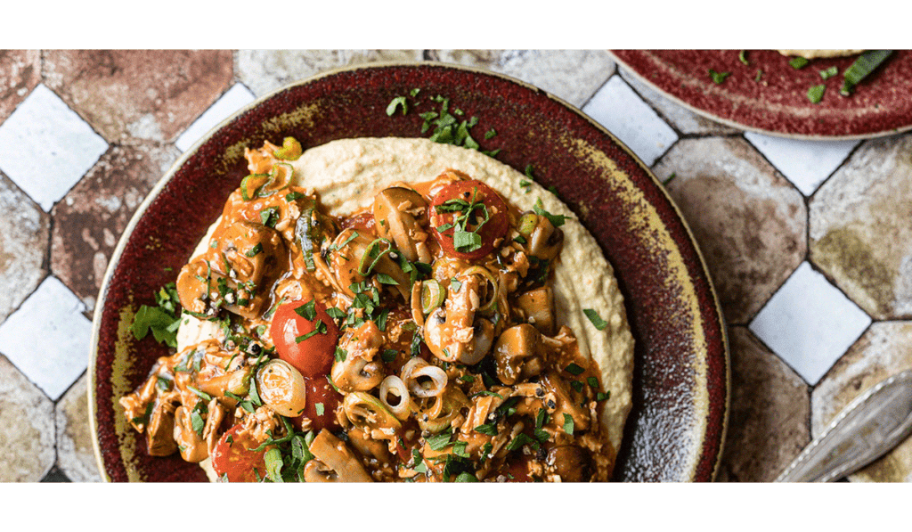 »Def­tig Vegan Ori­ent«War­mer Hum­mus mit geschmor­ten Pilzen