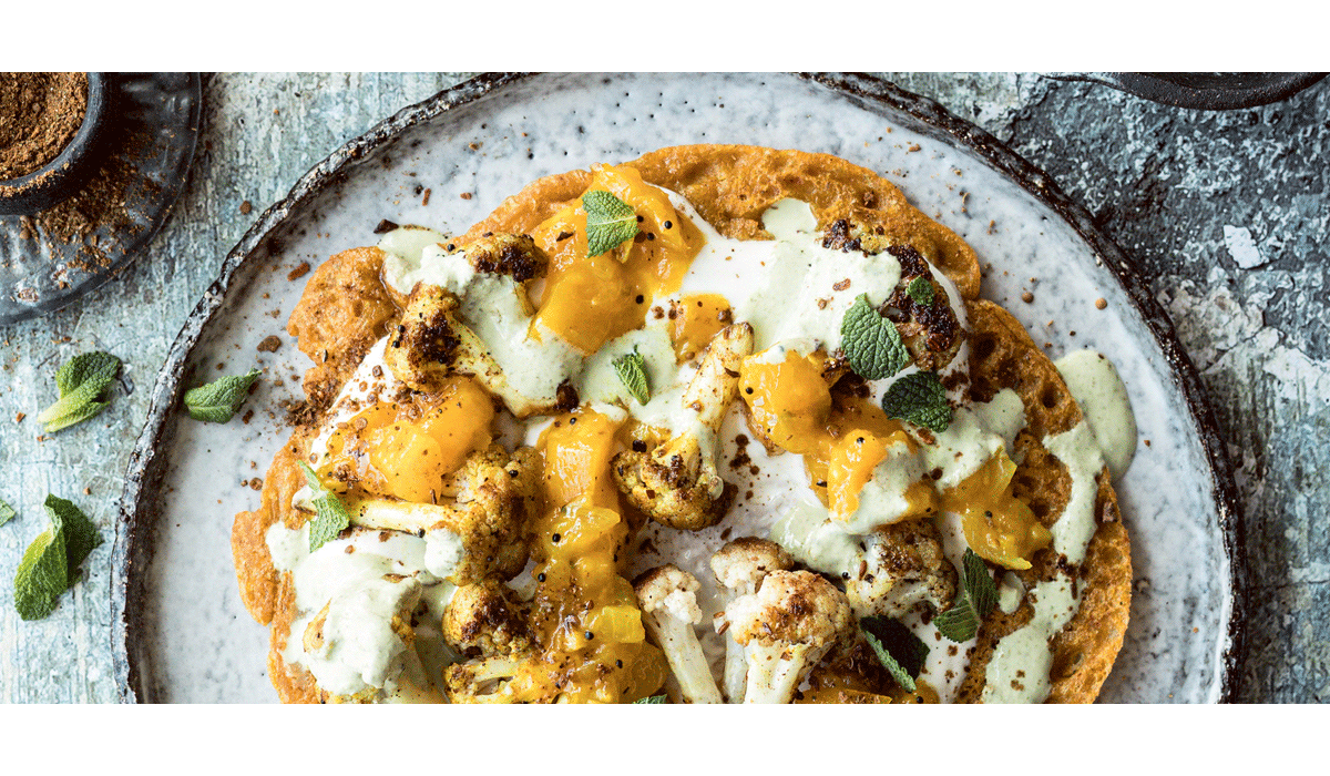 Bioboom 108 – Rezept »Rote-Linsen-Pfannkuchen mit gebratenem Blumenkohl« aus »Deftig vegetarisch — Indien« von Anne-Katrin Weber